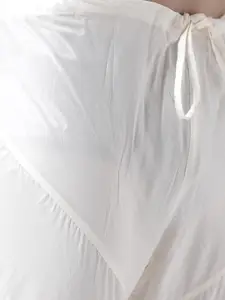 KISAH Men Cream-Coloured & White Jaquard Printed Kurta with Churidar