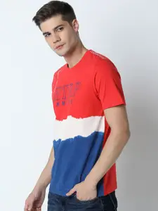 Huetrap Men Red & Navy Blue Colourblocked Round Neck T-shirt