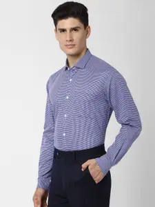 Peter England Men Navy Blue & Off-White Regular Fit Printed Formal Shirt