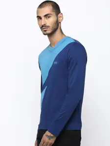 Huetrap Men Navy Blue Colourblocked V-Neck T-shirt