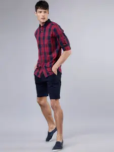 HIGHLANDER Men Red & Navy Blue Slim Fit Yarn Dyed Checked Casual Shirt