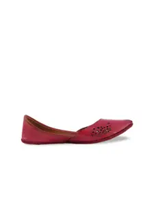DESI COLOUR Women Red Textured Leather Mojaris