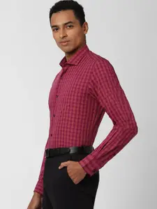 Peter England Men Maroon Regular Fit Checked Cotton Formal Shirt
