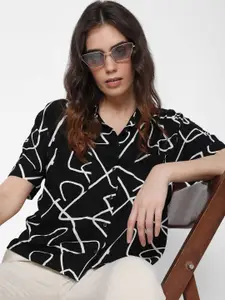 Vero Moda Women Black Regular Fit Printed Casual Shirt