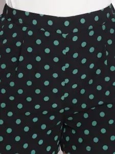 Oxolloxo Women Black & Green Polka Dot Print Regular Fit Regular Shorts