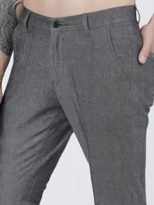 HIGHLANDER Men Charcoal Grey Slim Fit Chinos Trousers