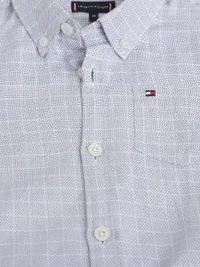 Tommy Hilfiger Boys White & Navy Blue Regular Fit Self-Checked Pure Cotton Casual Shirt