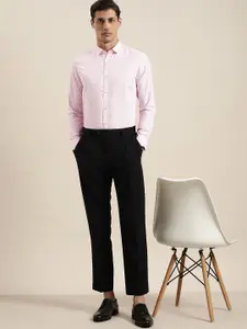 INVICTUS Men Pink Slim Fit Checked Formal Shirt