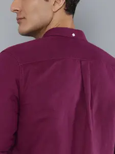Levis Men Purple Solid Slim Fit Casual Shirt