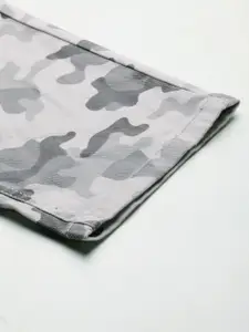 Flying Machine Men Grey Camouflage Printed Slim Fit Easy Wash Trousers