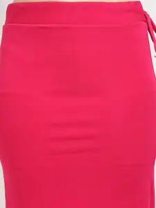 Sugathari Women Coral-Coloured Solid Saree Shapewear