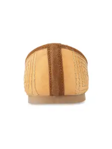 DESI COLOUR Women Gold-Toned Embellished Leather Ethnic Mojaris Flats