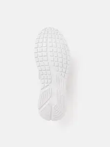 Roadster Men Woven Design Running Shoes