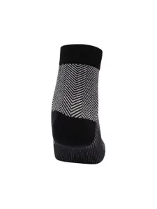 The Tie Hub Men Black & Grey Striped Ankle Length Socks