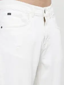 HIGHLANDER Men White Tapered Fit Mildly Distressed Stretchable Jeans