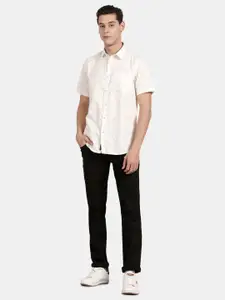 t-base Men White Printed Regular Fit Pure Cotton Casual Shirt