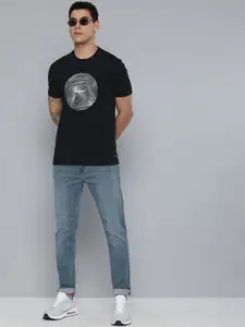 Levis Men Black Geometric Striped Round Neck Monochrome Mercerised Cotton Applique T-shirt