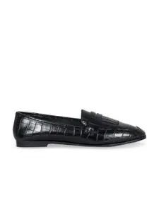London Rag Women Black Textured Loafers