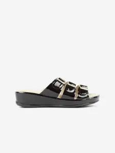 Carlton London Black Textured Flatform Sandals