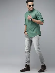 The Roadster Lifestyle Co Men Green Casual Shirt
