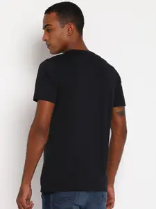 Lee Men Black Brand Logo Printed Slim Fit T-shirt
