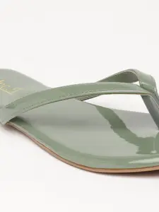 Inc 5 Women Green Solid Casual Thong Style Open Toe Flats