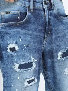 HIGHLANDER Men Blue Tapered Fit Mildly Distressed Light Fade Stretchable Jeans