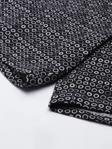 Enamor Women Black Printed Cotton Loose Fit Sports Shorts