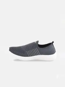 Aqualite Men Grey Textured Running Shoes
