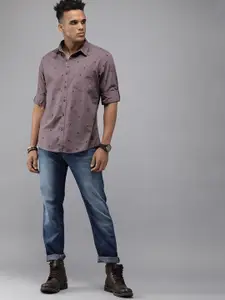 The Roadster Lifestyle Co Men Mauve & Black Printed Casual Shirt