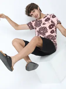HIGHLANDER Men Pink & Brown Floral Printed Slim Fit T-shirt