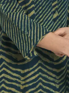 Fabindia Women Green & Navy Blue Geometric Printed Cotton Kurta