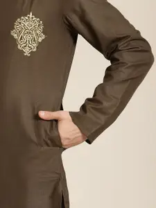 SOJANYA Men Olive Green Pure Cotton Thread Work Detail Kurta with Churidar