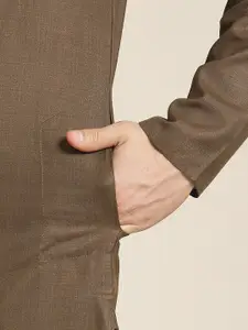 SOJANYA Men Olive Green & Golden Pure Cotton Thread Work Kurta