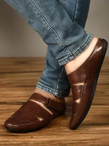 Fentacia Men Brown Textured Fisherman Sandals