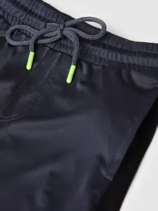max Boys Charcoal & Green Solid Shorts