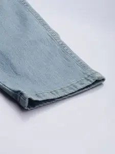 Levis Men Blue Tapered Fit Light Fade Stretchable Casual Jeans