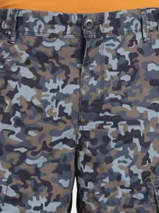 t-base Men Blue Camouflage Printed Cargo Shorts