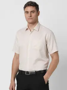Van Heusen Men Off-White Slim Fit Formal Shirt