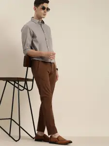 encore by INVICTUS Men Grey Solid Casual Shirt With Patch Pocket