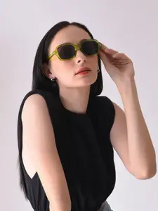 HAUTE SAUCE by  Campus Sutra HAUTE SAUCE by Campus Sutra Women Black Lens & Gold-Toned Oval Sunglasses with UV Protected Lens