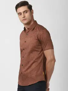 V Dot Men Brown Slim Fit Floral Printed Casual Shirt