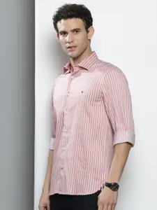Tommy Hilfiger Men White & Pink Slim Fit Striped Casual Shirt