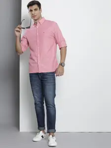 Tommy Hilfiger Men Pink Solid Oxford Casual Shirt