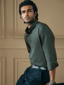 Andamen Men Green Classic Slim Fit Striped Casual Shirt