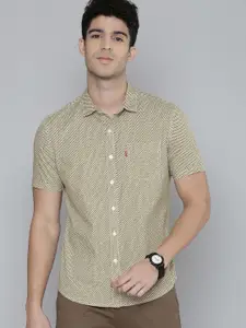 Levis Men Olive Green And White Slim Fit Floral Printed Pure Cotton Casual Shirt