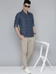 Levis Men Blue & White Slim Fit Striped Casual Shirt