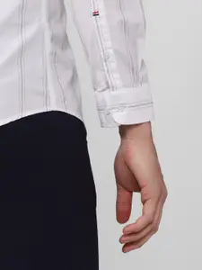 Van Heusen Sport Men White Cotton Striped Slim Fit Casual Shirt