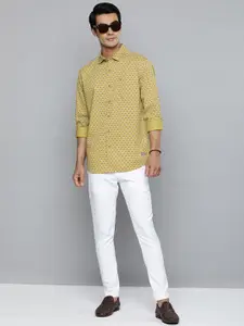 Flying Machine Men Yellow And Red Slim Fit Printed Pure Cotton Casual Shirt