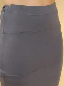 Soch Women Grey Solid Saree Shaper